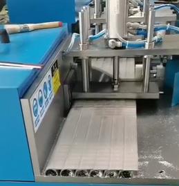 鋁型材下料機的鋸切速度與什么有關系？